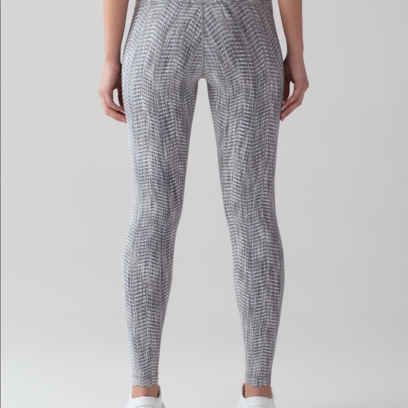 Lulu Wunder Under Leggings - Picture 2 of 6